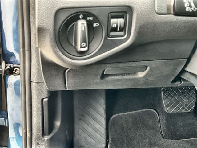 Thumbnail: 2015 Volkswagen Golf - 27