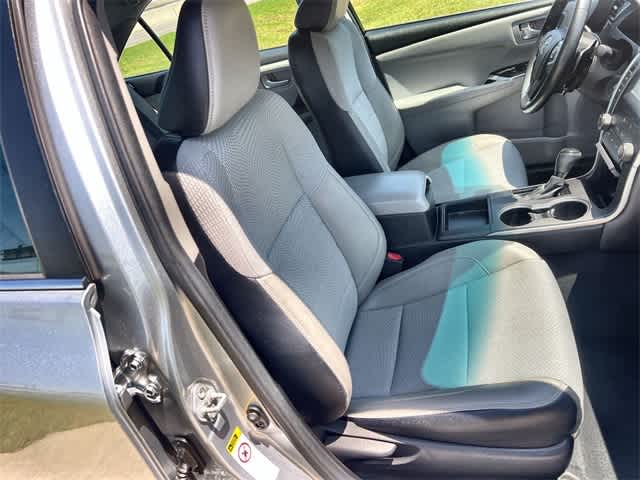 2016 Toyota Camry SE 12