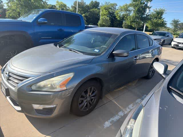 Thumbnail: 2015 Nissan Altima - 16