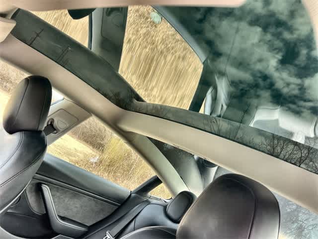 Thumbnail: 2022 Tesla Model 3 - 31