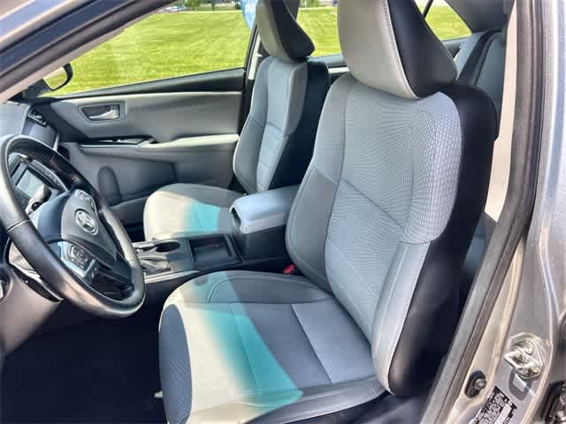 2016 Toyota Camry SE 11