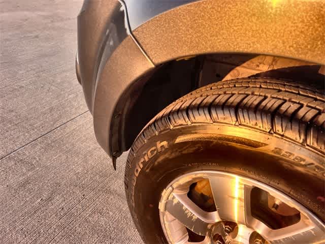 Thumbnail: 2010 Ford Escape - 23