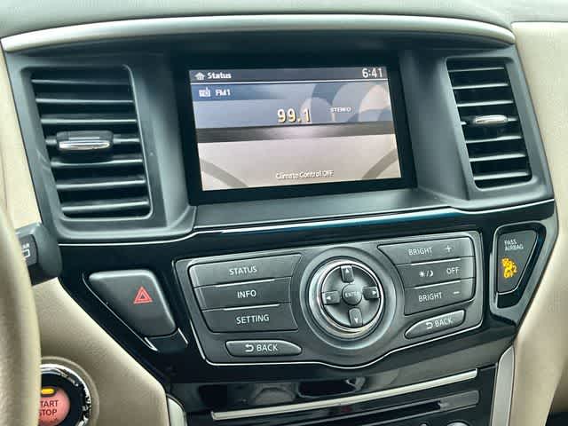 Thumbnail: 2013 Nissan Pathfinder - 18