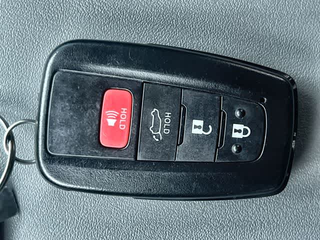 Thumbnail: 2023 Toyota Highlander - 21