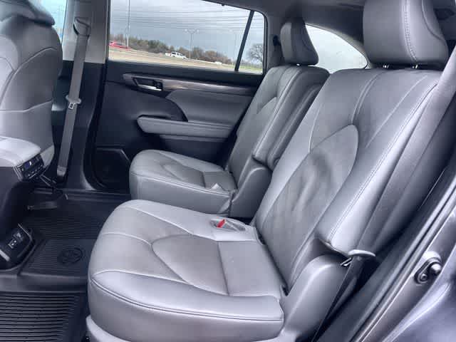 Thumbnail: 2023 Toyota Highlander - 14