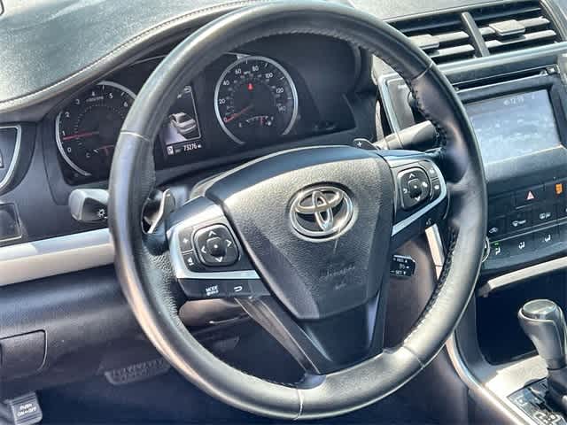 2016 Toyota Camry SE 17