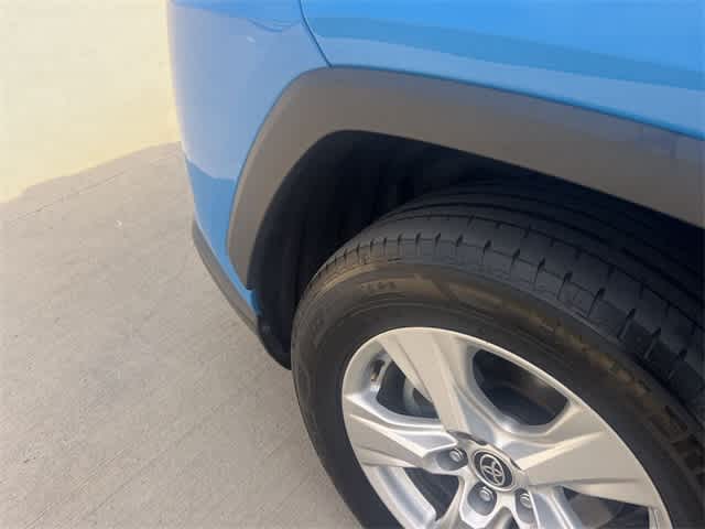 2021 Toyota RAV4 XLE 23