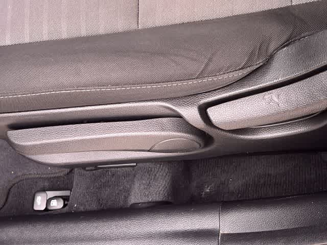 Thumbnail: 2017 Kia Forte - 31