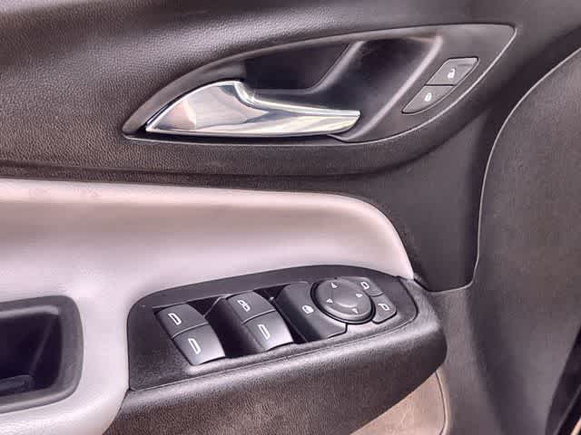 Thumbnail: 2022 Chevrolet Equinox - 30