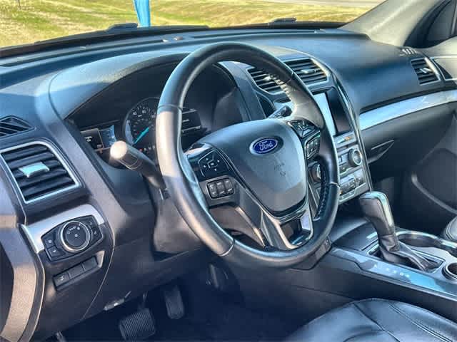 Thumbnail: 2016 Ford Explorer - 15