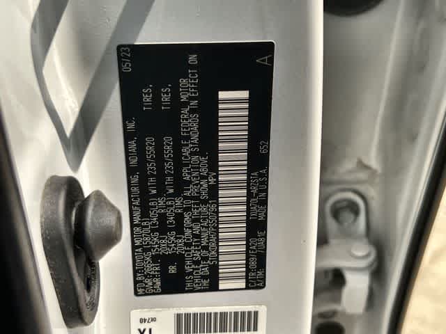 Thumbnail: 2023 Toyota Highlander - 22