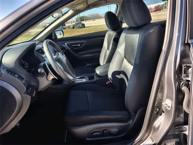 Thumbnail: 2017 Nissan Altima - 11