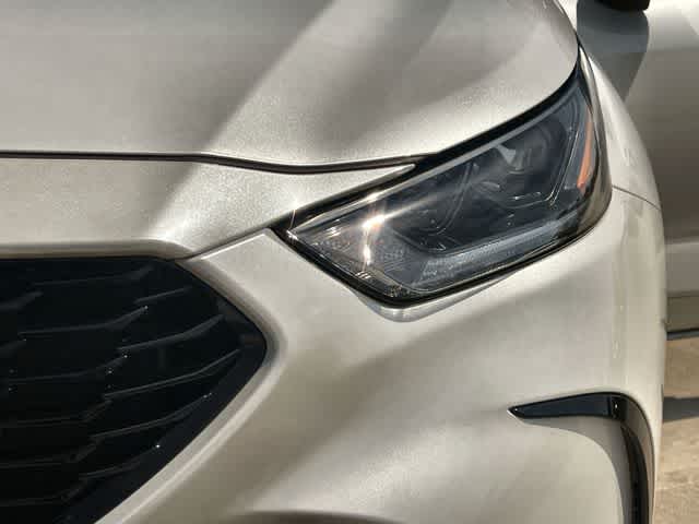 Thumbnail: 2023 Toyota Highlander - 24