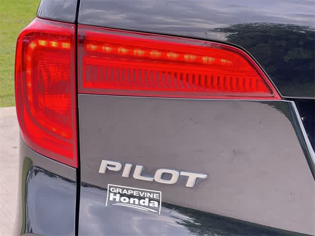 Thumbnail: 2017 Honda Pilot - 9