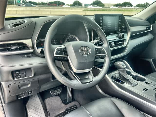 Thumbnail: 2022 Toyota Highlander - 15
