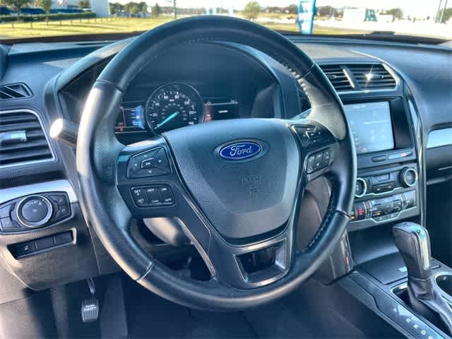 Thumbnail: 2016 Ford Explorer - 17
