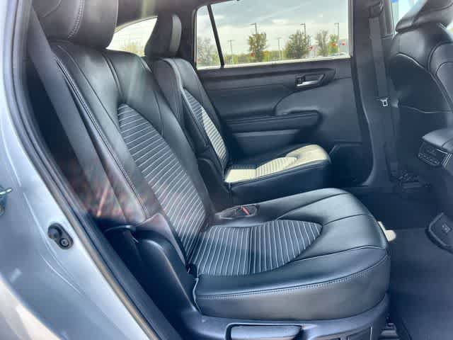Thumbnail: 2023 Toyota Highlander - 14