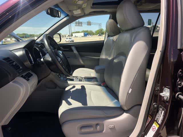 Thumbnail: 2013 Toyota Highlander - 11