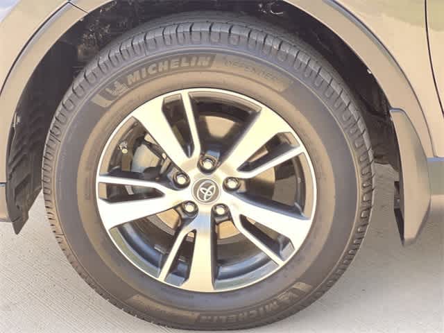 2018 Toyota RAV4 XLE 9
