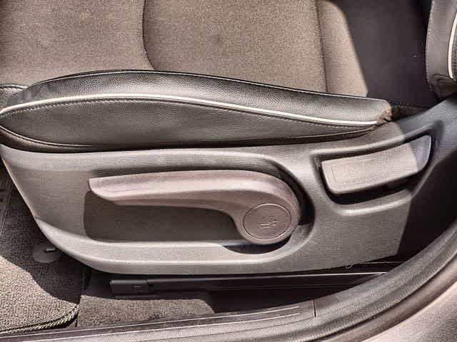 Thumbnail: 2022 Kia Forte - 31