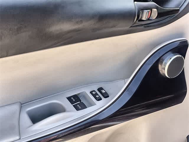 Thumbnail: 2014 Scion iQ - 28