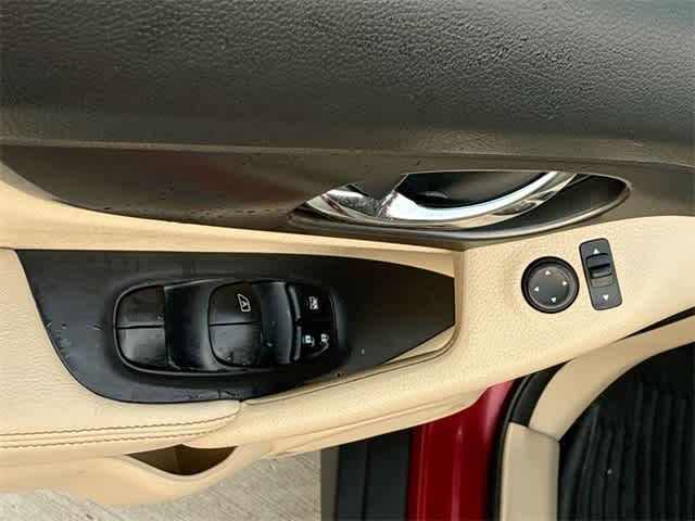 Thumbnail: 2015 Nissan Rogue - 30