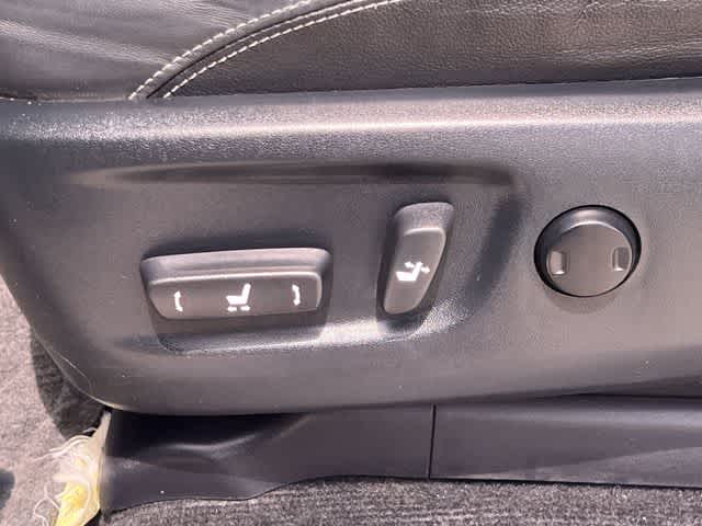 Thumbnail: 2015 Toyota 4Runner - 31