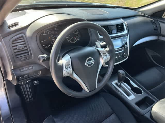 Thumbnail: 2017 Nissan Altima - 15