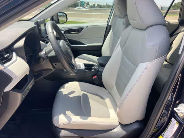 Thumbnail: 2021 Toyota RAV4 - 11