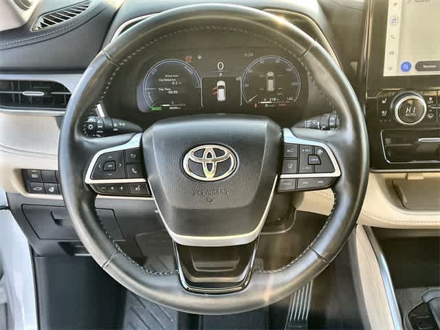 Thumbnail: 2023 Toyota Highlander - 17
