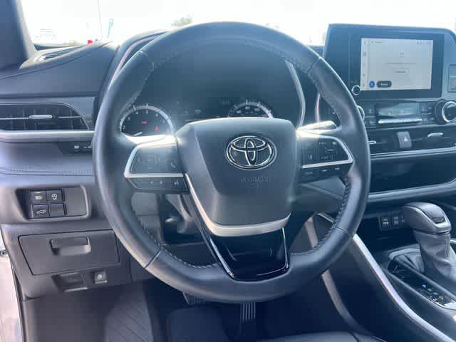Thumbnail: 2024 Toyota Highlander - 17