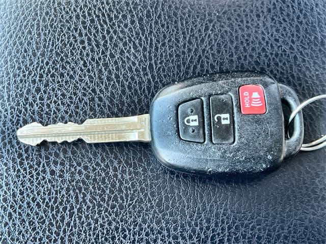 Thumbnail: 2013 Toyota RAV4 - 21