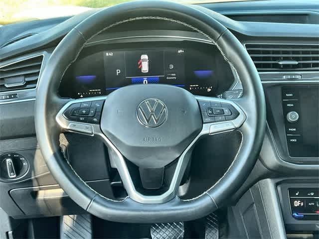 Thumbnail: 2022 Volkswagen Tiguan - 17