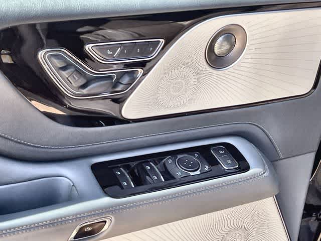 Thumbnail: 2020 Lincoln Aviator - 29