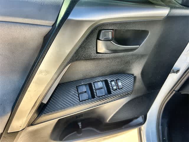 Thumbnail: 2013 Toyota RAV4 - 29