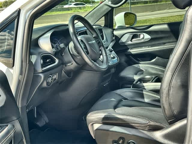2020 Chrysler Pacifica Touring L photo 3