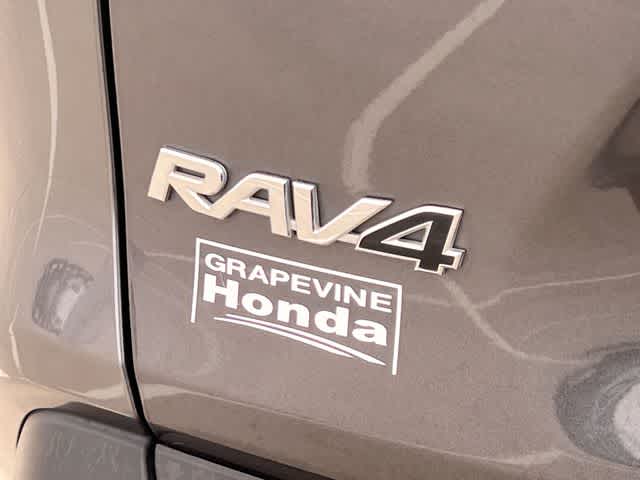 Thumbnail: 2021 Toyota RAV4 - 8