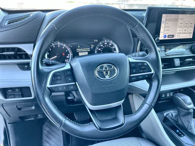 Thumbnail: 2024 Toyota Highlander - 17
