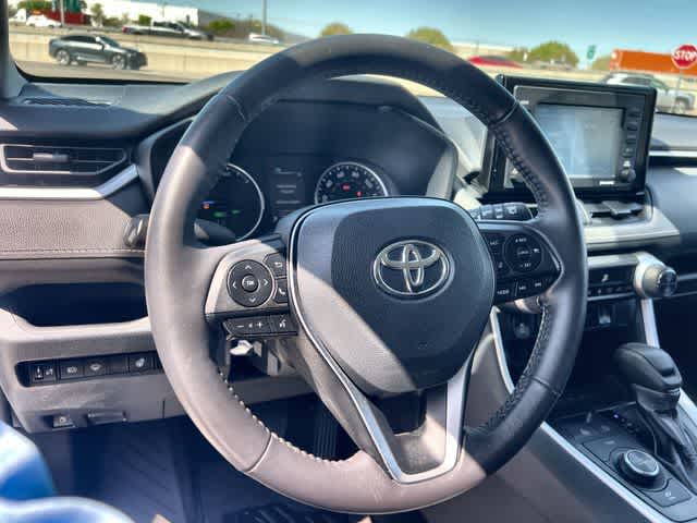 Thumbnail: 2022 Toyota RAV4 - 17