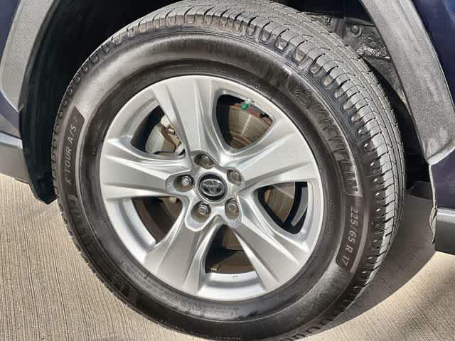 Thumbnail: 2019 Toyota RAV4 - 8