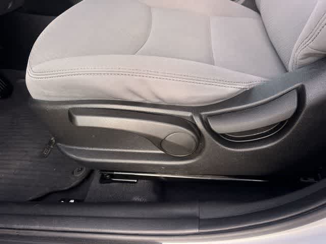 Thumbnail: 2013 Hyundai Elantra - 29