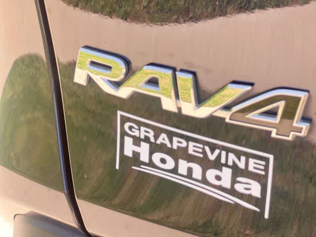 Thumbnail: 2021 Toyota RAV4 - 8