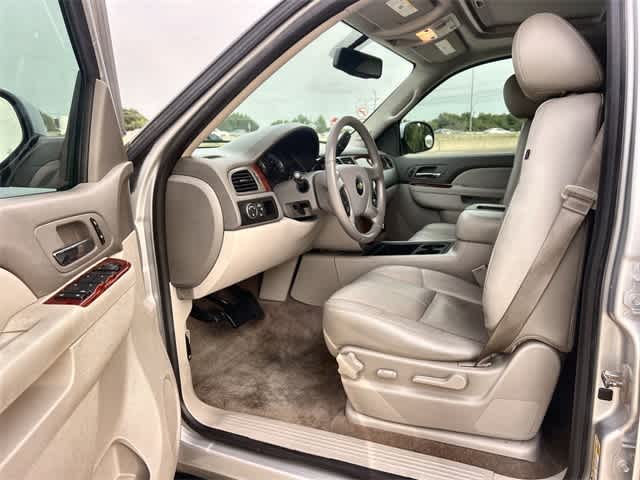 Thumbnail: 2014 Chevrolet Suburban - 3
