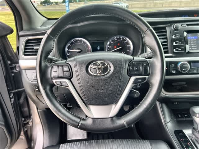 Thumbnail: 2015 Toyota Highlander - 17