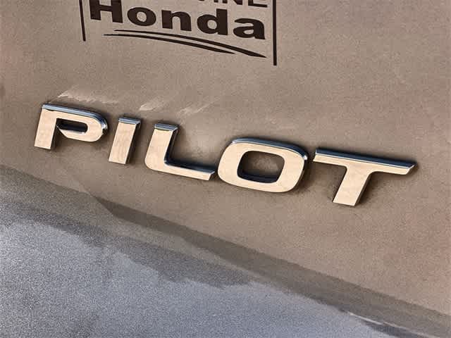 Thumbnail: 2017 Honda Pilot - 8
