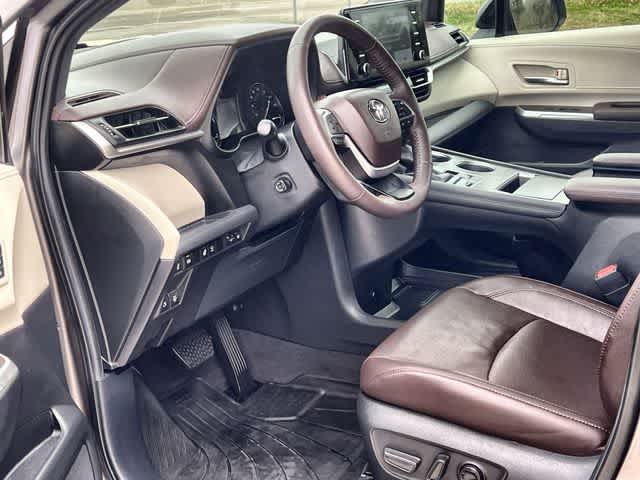 Thumbnail: 2024 Toyota Sienna - 3