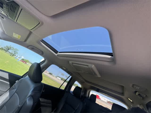 Thumbnail: 2017 Honda Pilot - 32