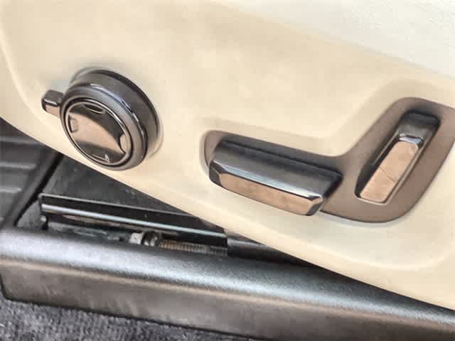 Thumbnail: 2017 Volvo XC90 - 31