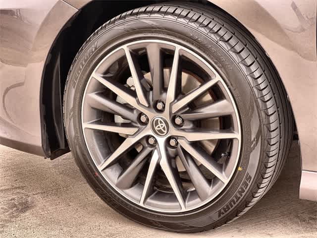 Thumbnail: 2022 Toyota Camry - 10