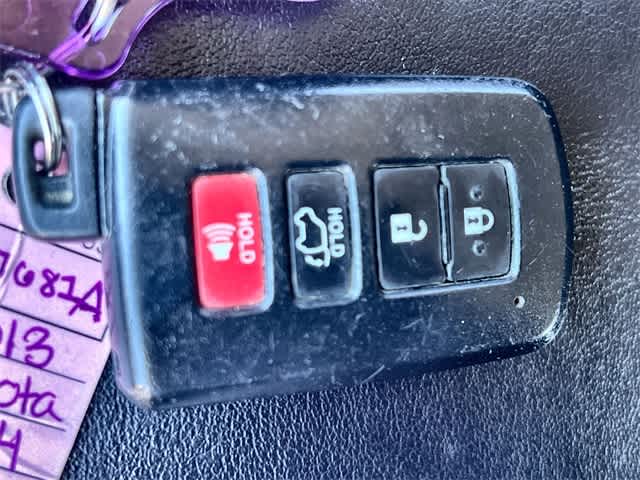 Thumbnail: 2013 Toyota RAV4 - 21